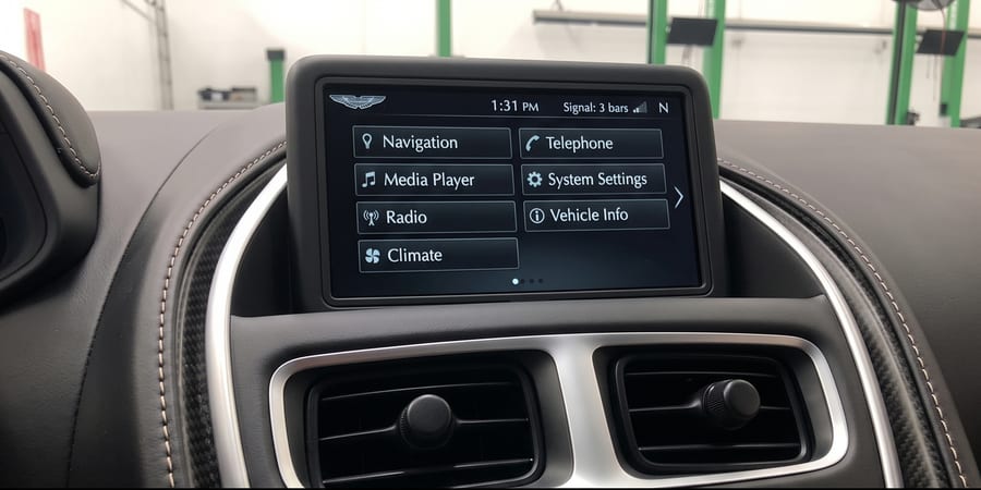 CarPlay 改装前的 Aston Martin 信息娱乐系统 (DB11) 原厂菜单 — 原始界面完全保留