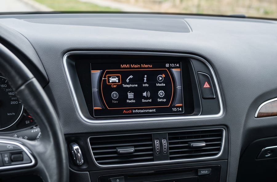 CarPlay 改装前的 Audi MMI 2G 原厂菜单 — 原始界面完全保留