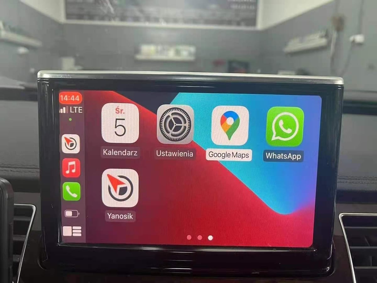 Audi A8 wireless CarPlay real installation photo — factory screen