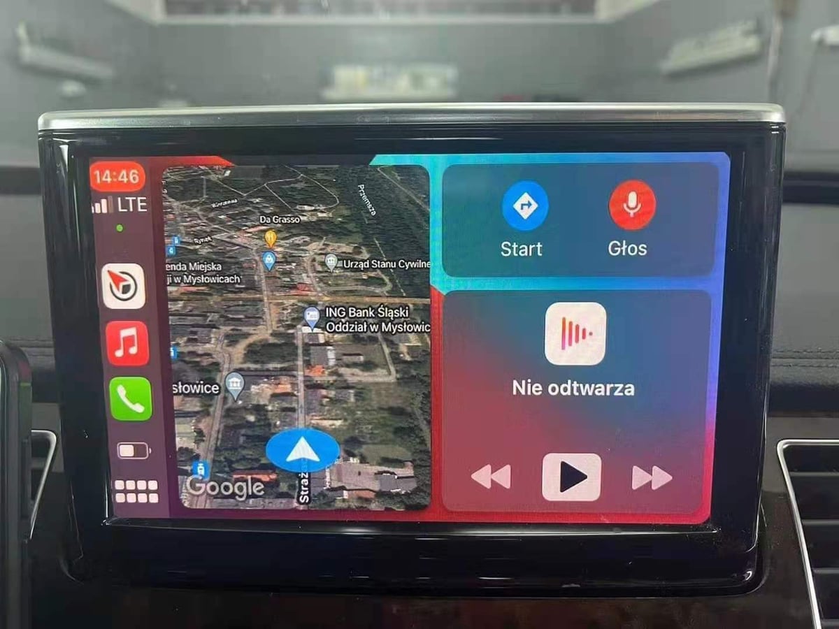 Audi A8 wireless CarPlay real installation photo — factory screen