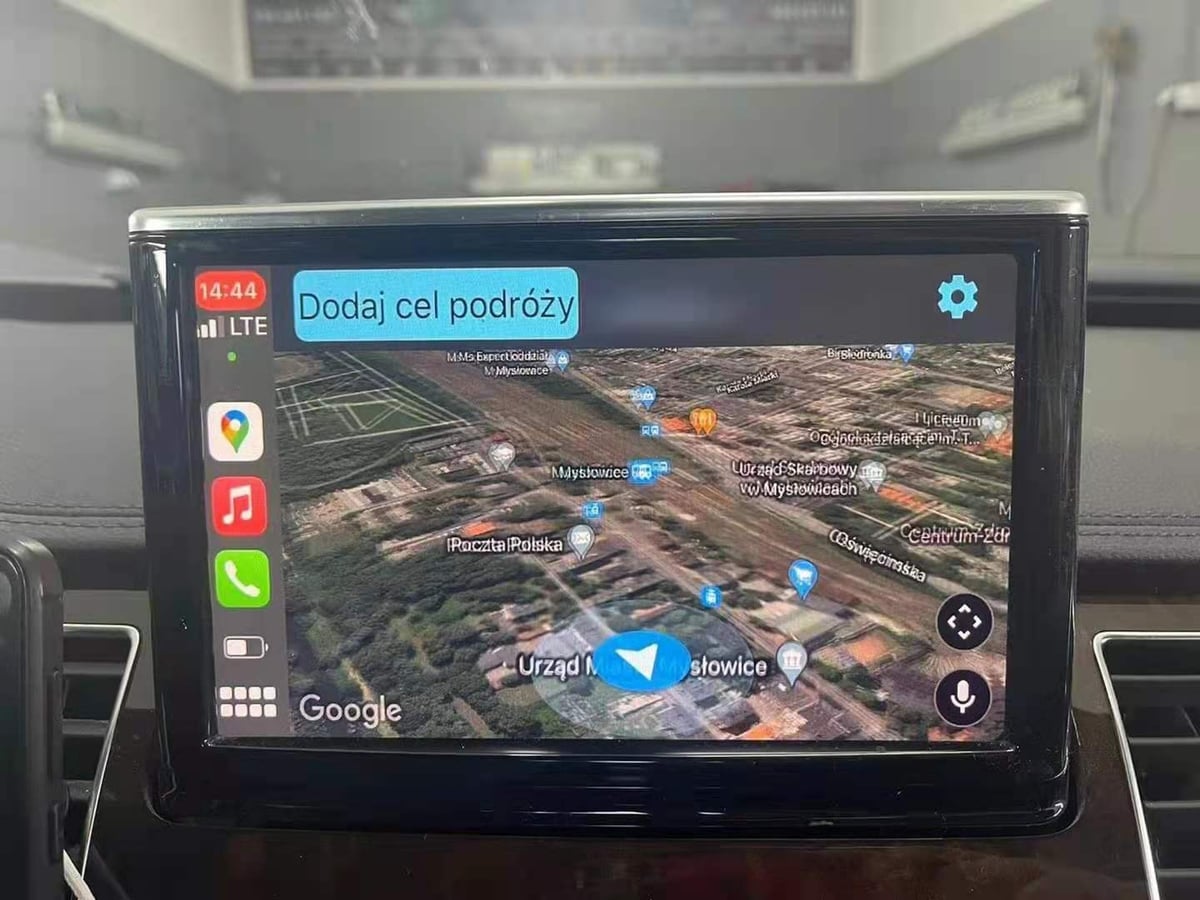 Audi A8 wireless CarPlay real installation photo — factory screen