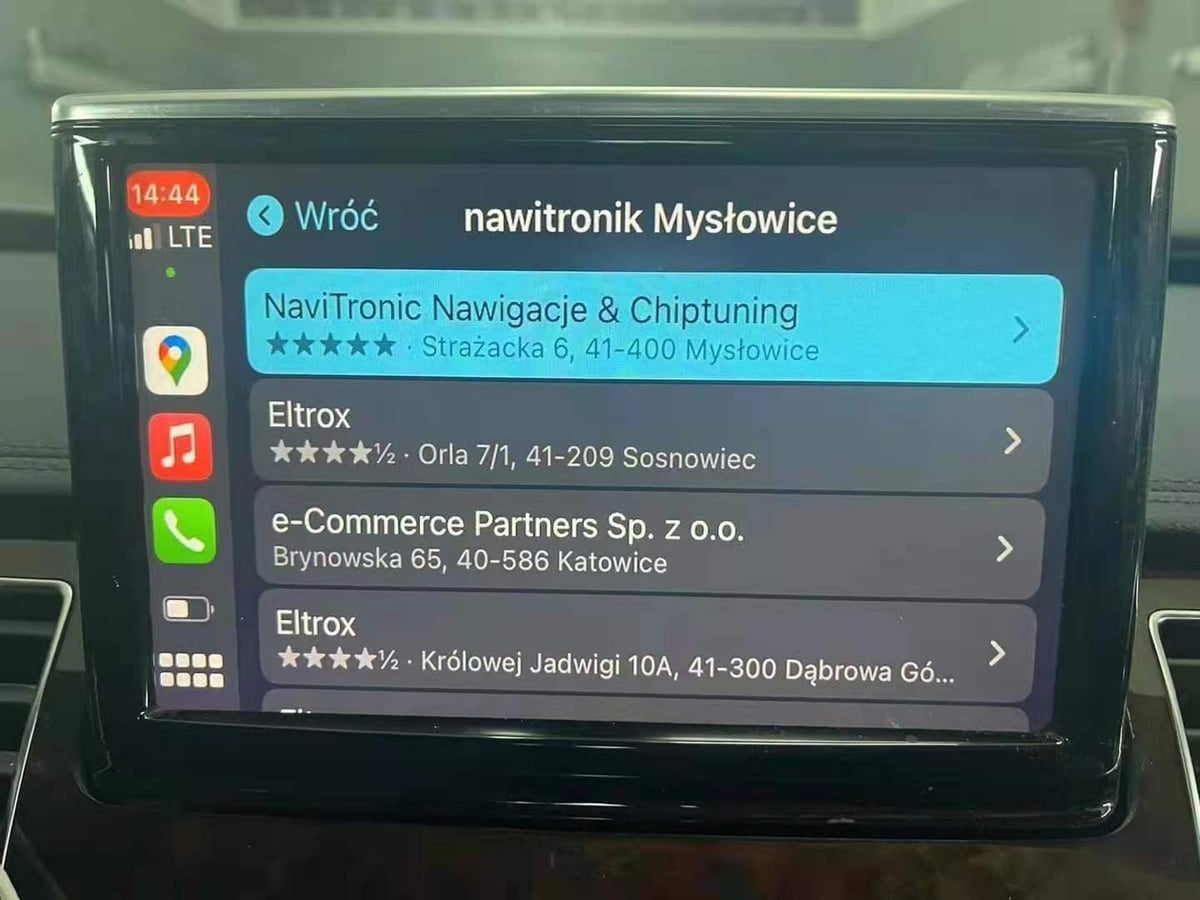Audi A8 wireless CarPlay real installation photo — factory screen