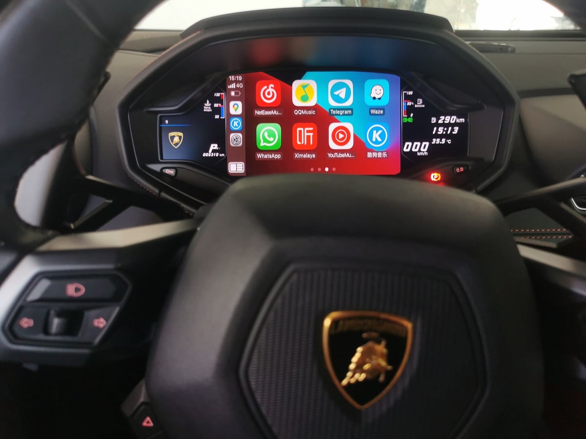 Lamborghini Huracán wireless CarPlay real installation photo — factory screen