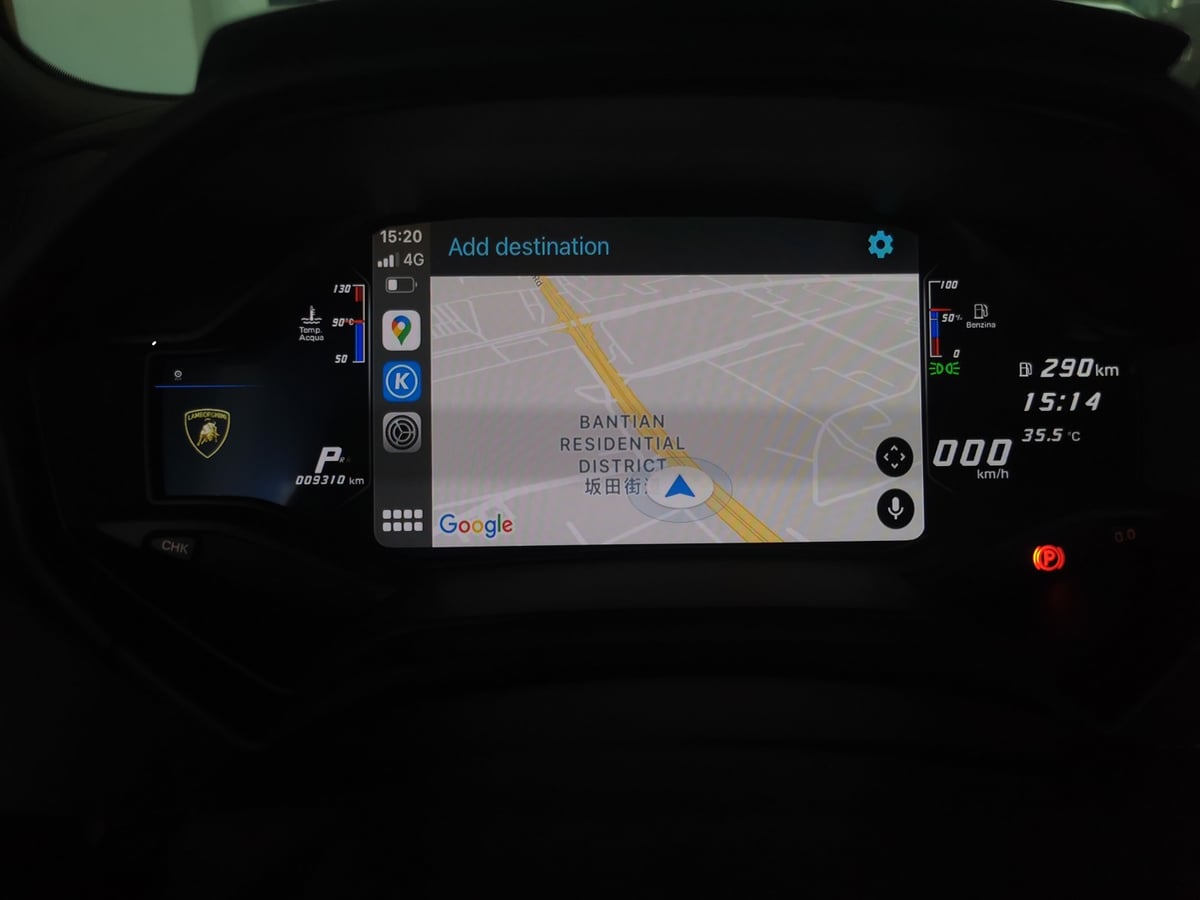 Lamborghini Huracán wireless CarPlay real installation photo — factory screen