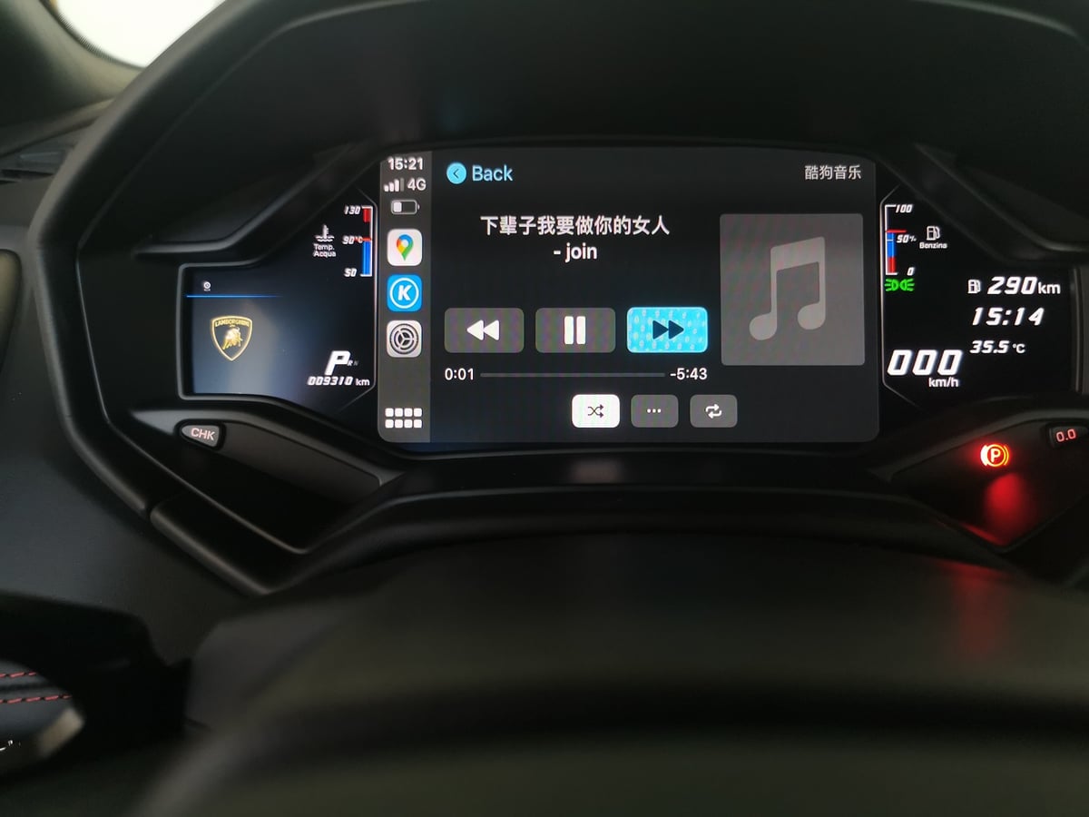 Lamborghini Huracán wireless CarPlay real installation photo — factory screen