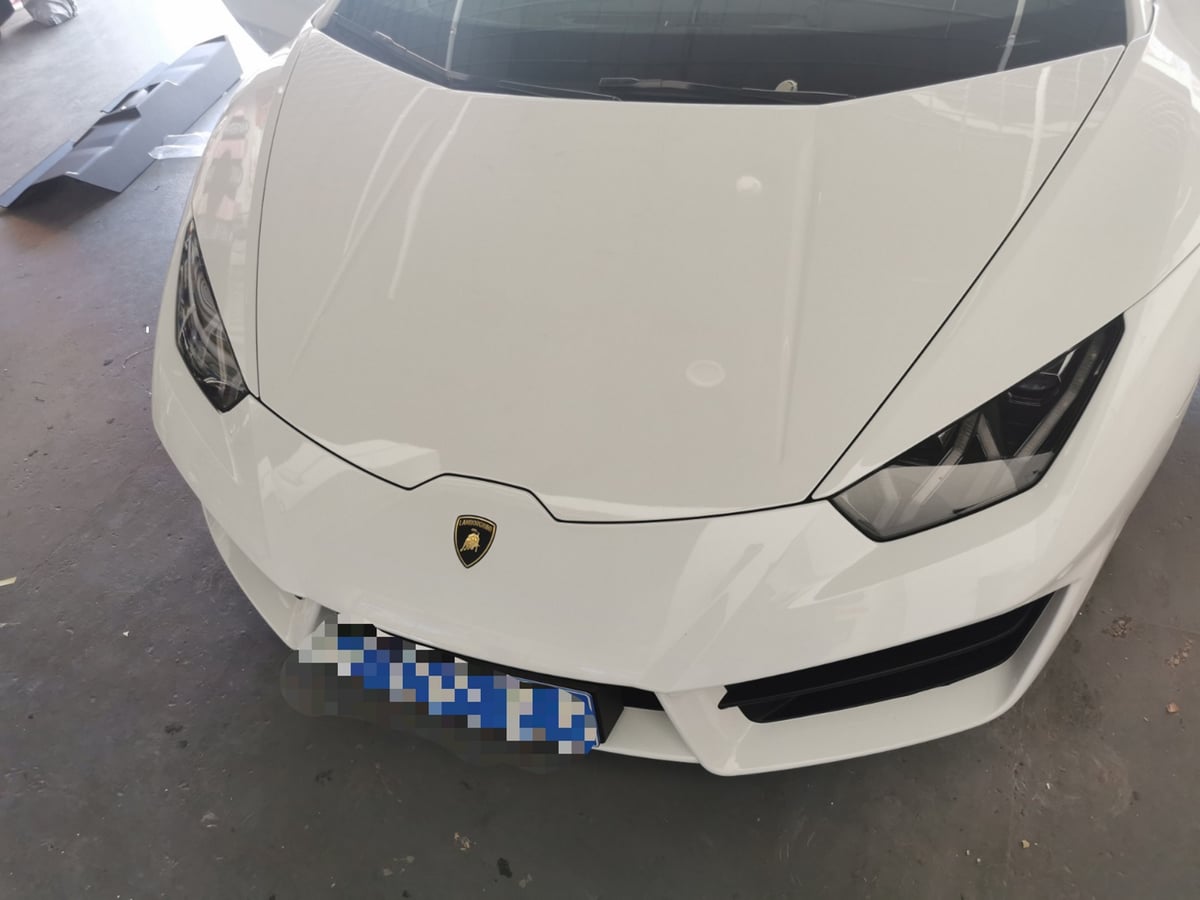 Lamborghini Huracán — customer car before DIYCarPlay decoder installation