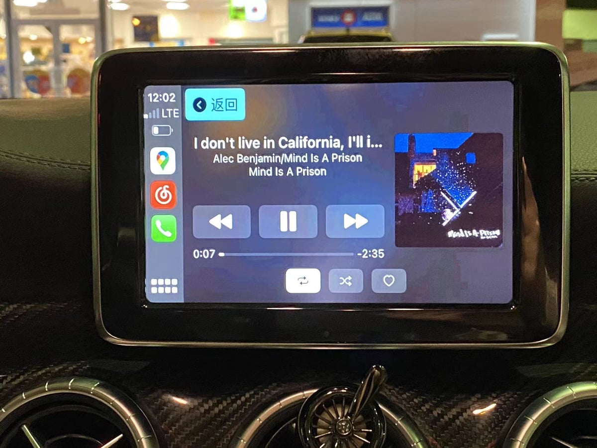 Mercedes-Benz CLA wireless CarPlay real installation photo — factory screen