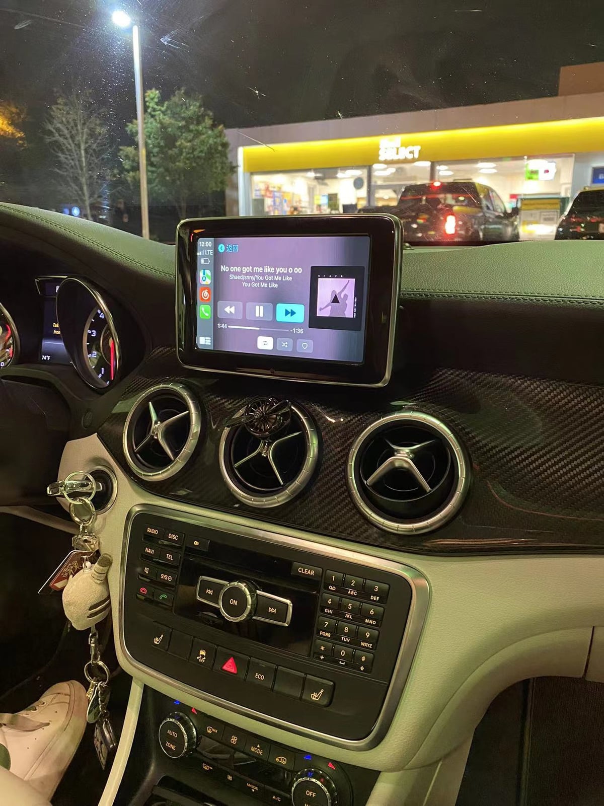 Mercedes-Benz CLA wireless CarPlay real installation photo — factory screen
