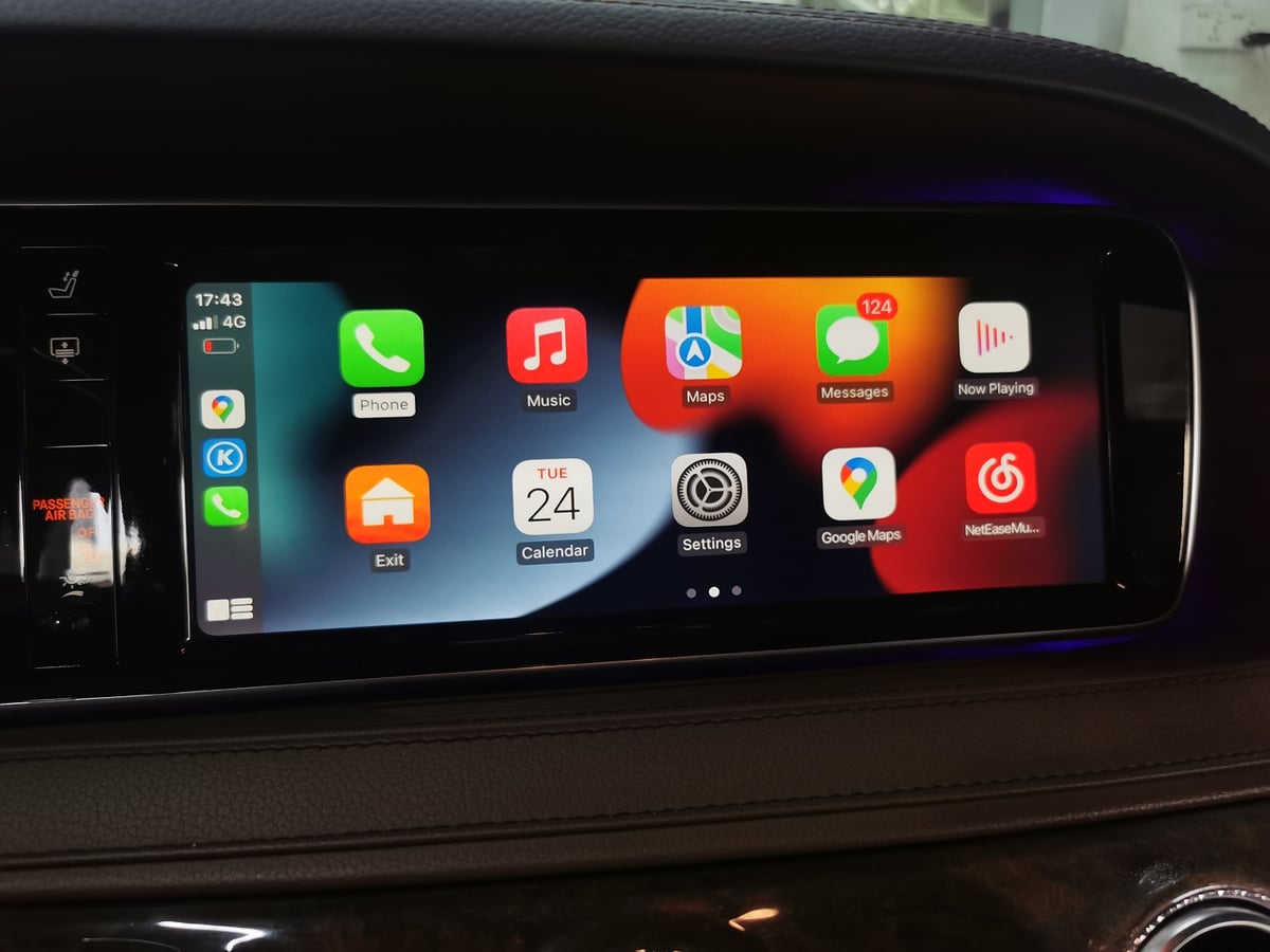 Mercedes-Benz S-Class wireless CarPlay real installation photo — factory screen