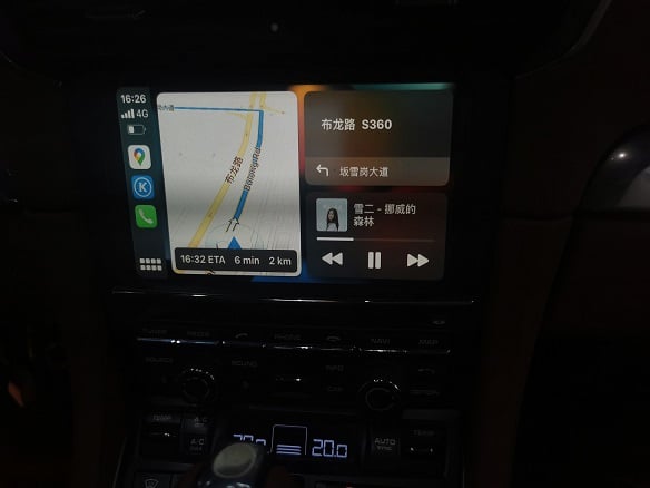 Porsche 911 Carrera wireless CarPlay real installation photo — factory screen
