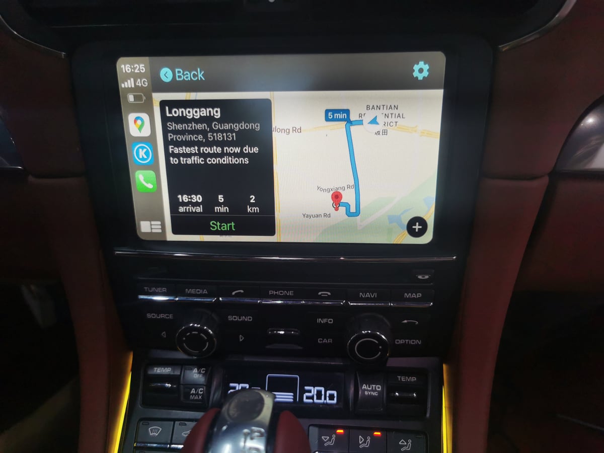 Porsche 911 Carrera wireless CarPlay real installation photo — factory screen