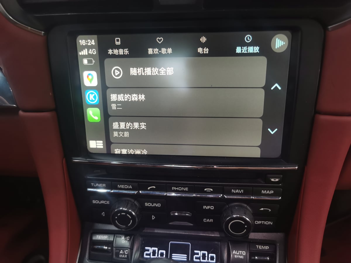 Porsche 911 Carrera wireless CarPlay real installation photo — factory screen