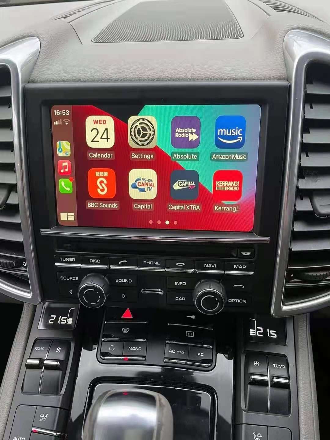 Porsche Cayenne wireless CarPlay real installation photo — factory screen