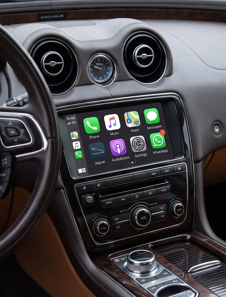JLR infotainment with Bose audio 无线 CarPlay 解码模块 —— 原厂屏幕改装实拍