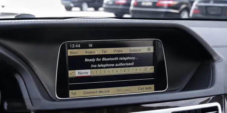 Mercedes GLA X156 Audio 20 NTG4.5 factory screen before a CarPlay retrofit module is fitted