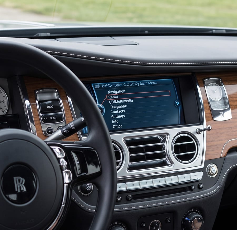 CarPlay 改装前的 Rolls-Royce (BMW CIC based) 原厂菜单——原始界面完全保留